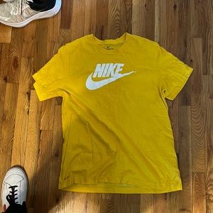 Mens Large Nike T shirt- yellow